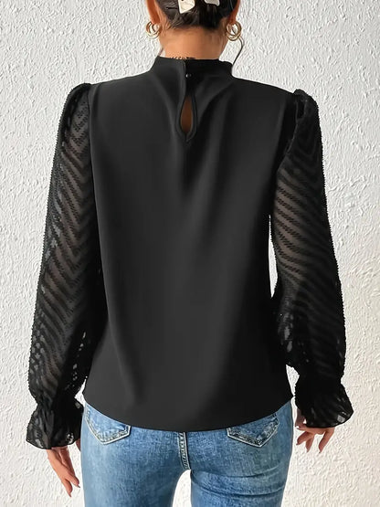May Britt | Chic Plisserte Topp med Gjennomsiktige Mesh Ermer for Kvinner